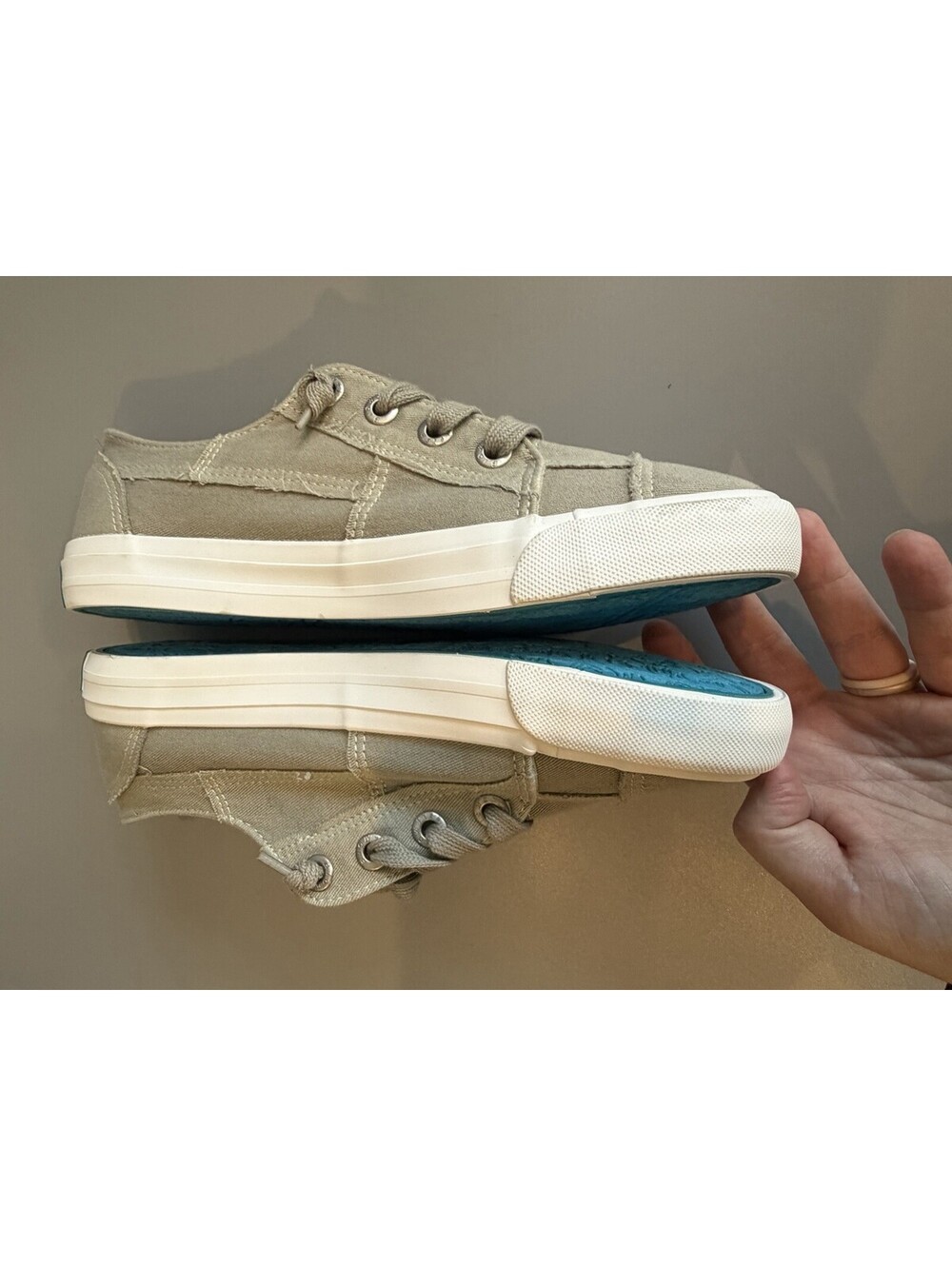 Blowfish Malibu Women's Fruit Sneaker, Wolf Gray Smoked Canvas Size 8 Casual - Picture 9 of 13